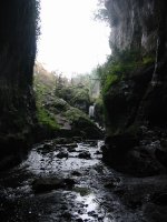 dentro de la cueva