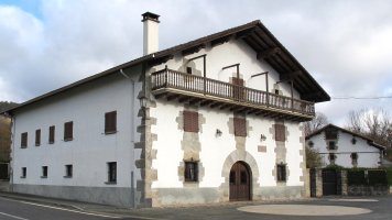 Apeztegia etxea, Jauntsarats-Basaburua
