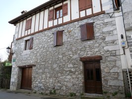 Etxeaizinenea etxea, Lesaka
