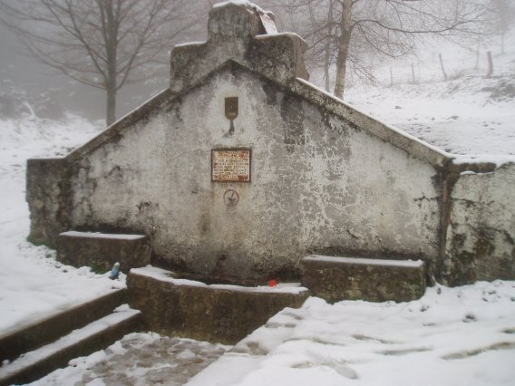 Pol-pol iturria