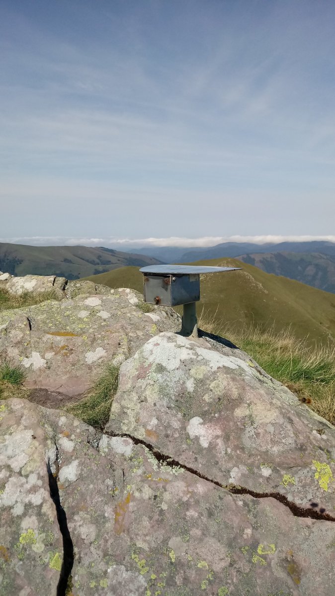 Mendaur (1131m) tontorreko postontzia