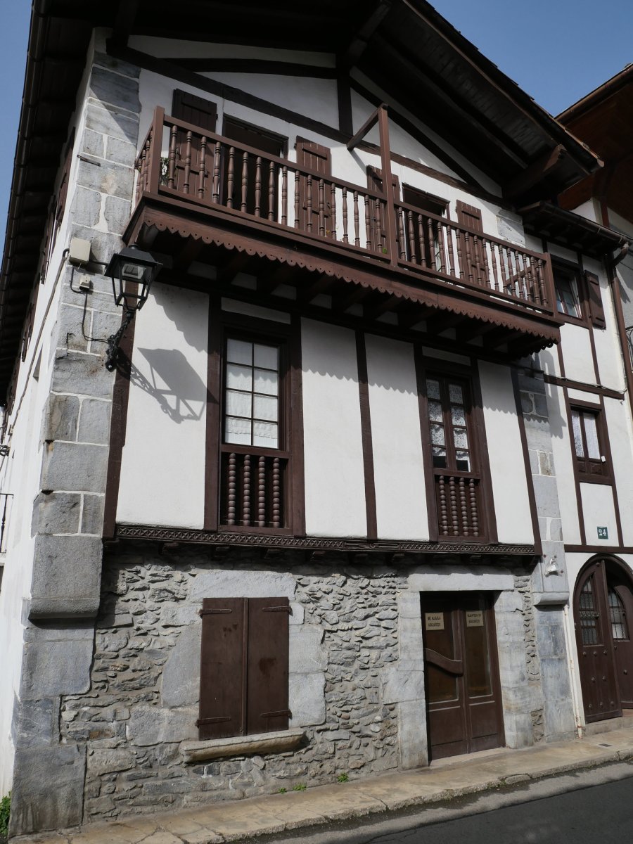 Etxea, Lesaka