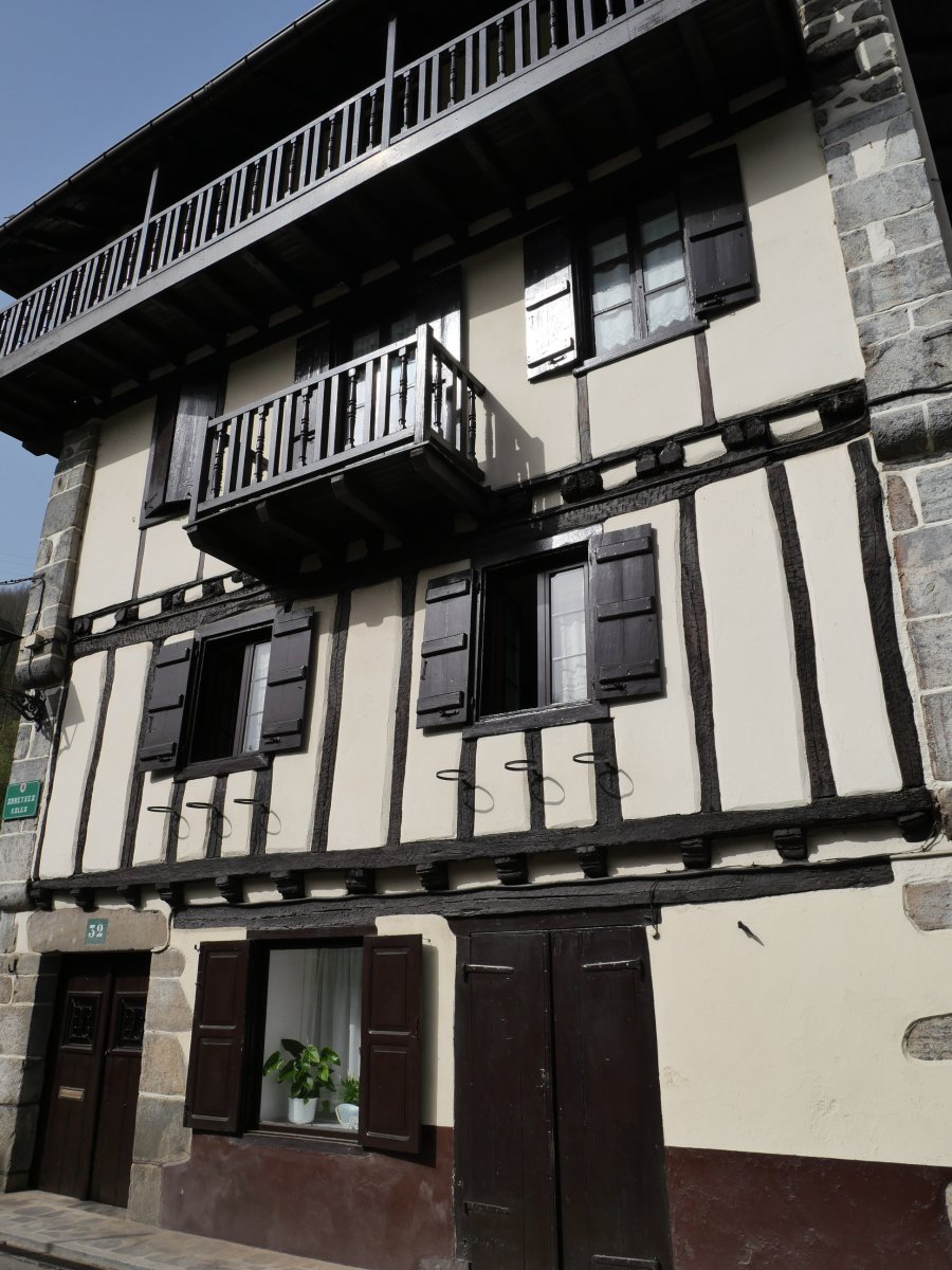 Etxea, Lesaka