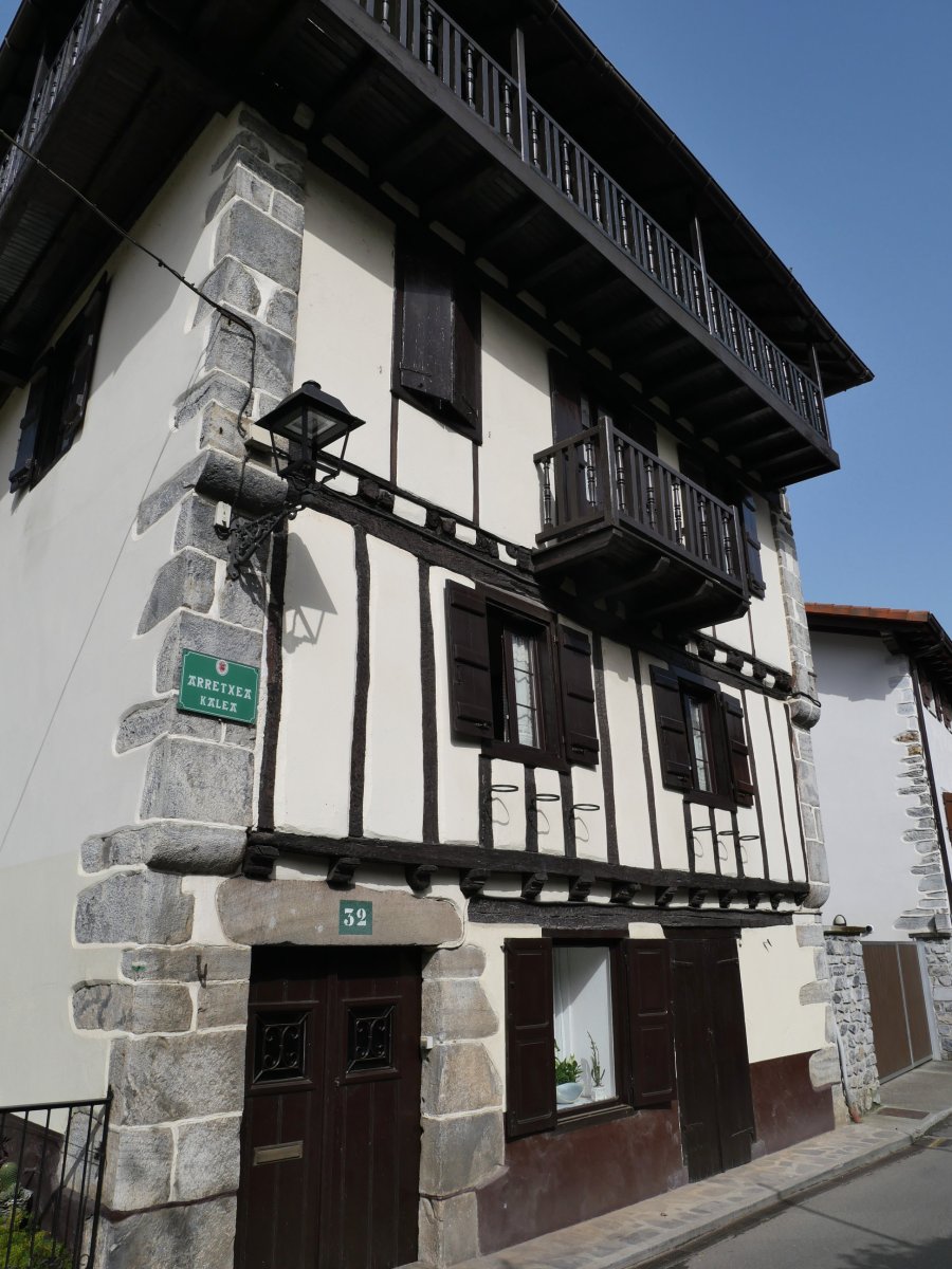 Etxea, Lesaka