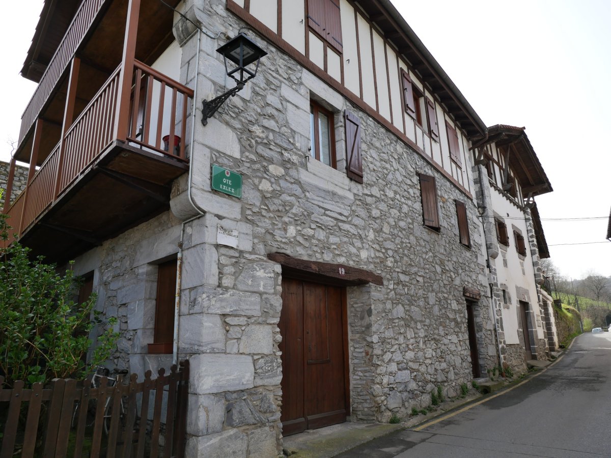 Etxea, Lesaka
