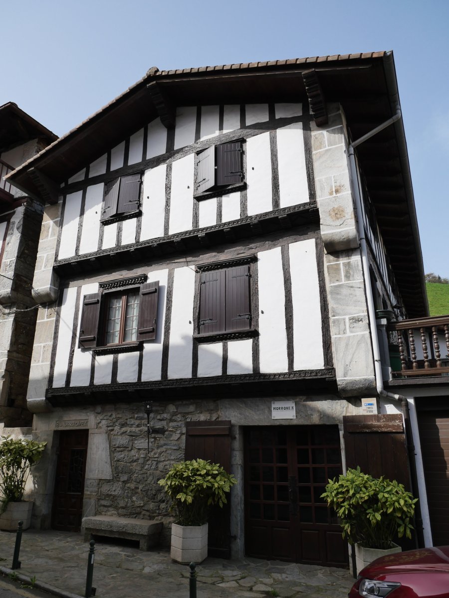 Etxea, Lesaka