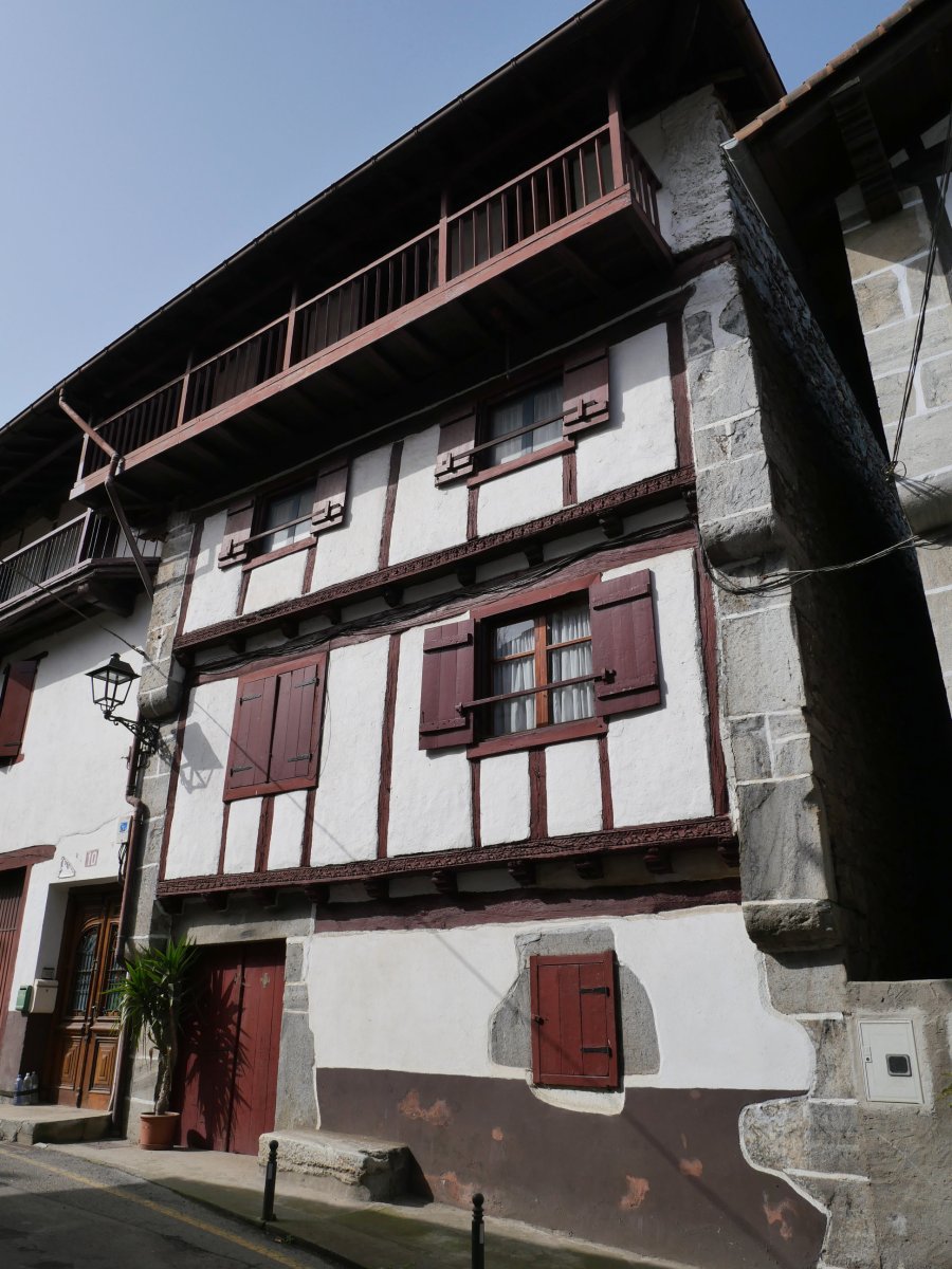 Etxea, Lesaka