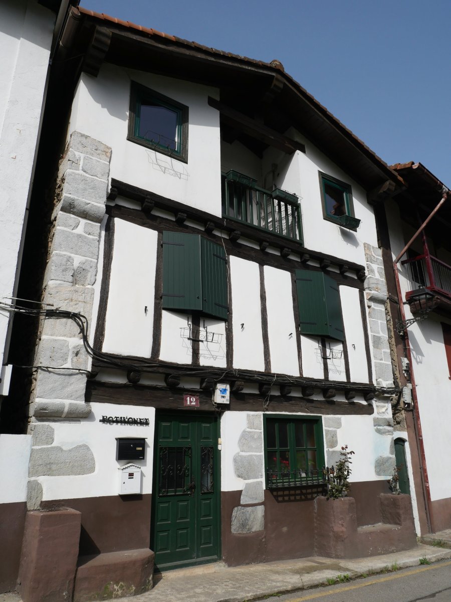 Etxea, Lesaka