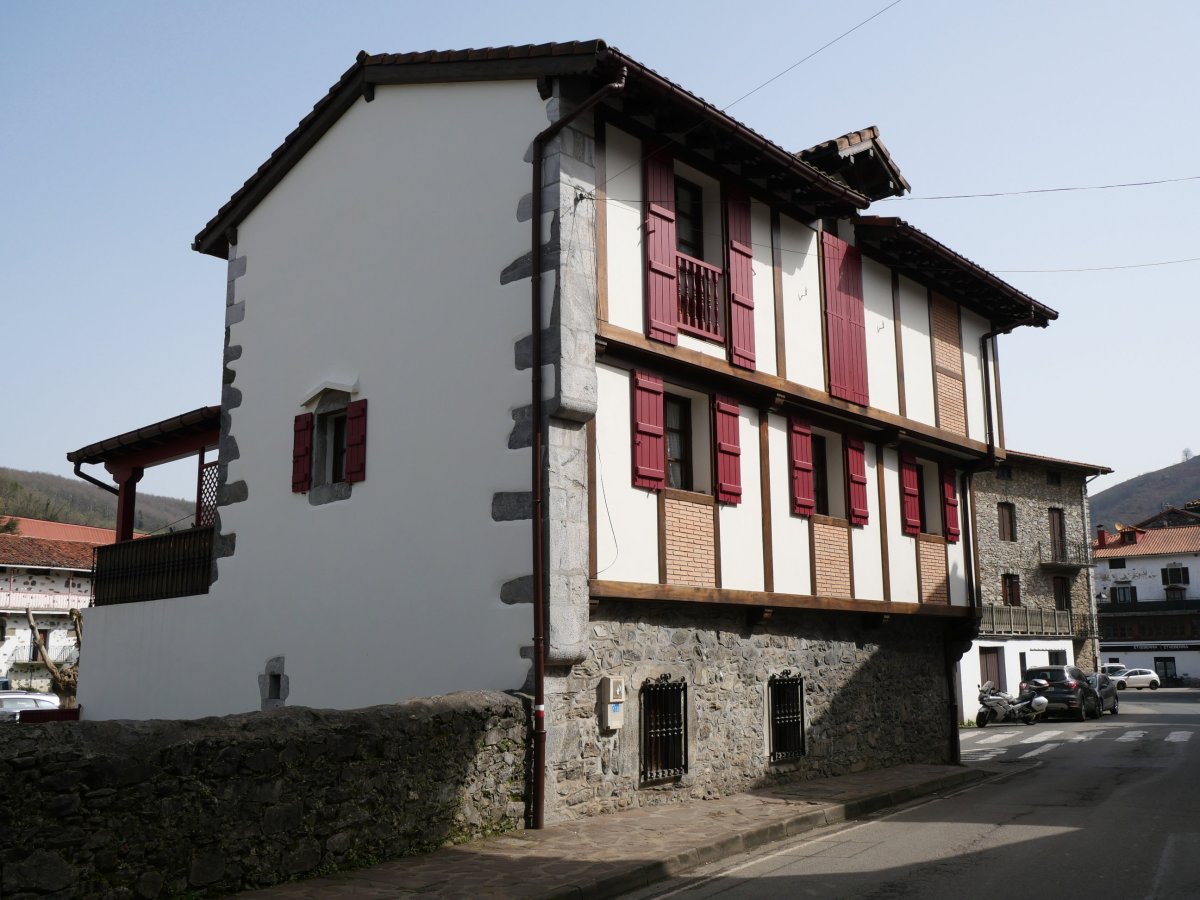 Etxea, Lesaka