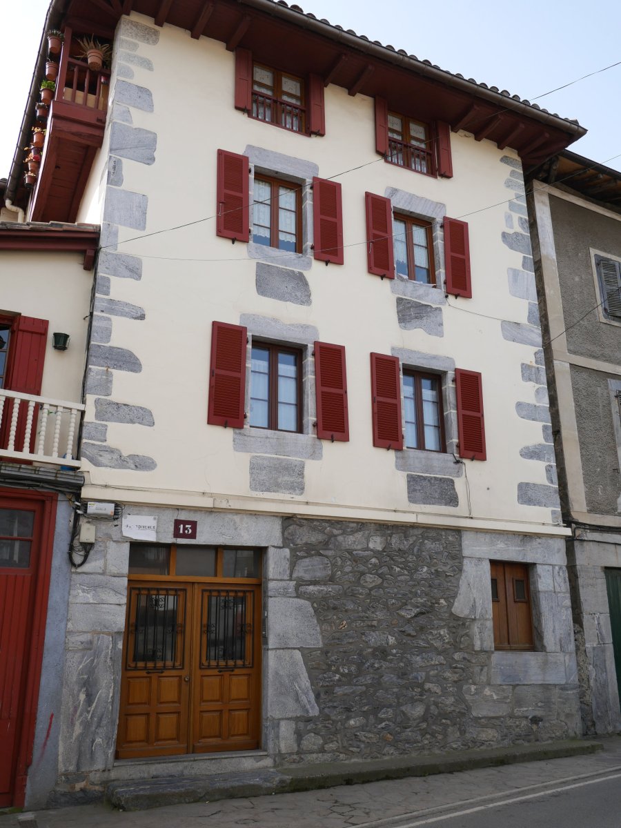 Etxea, Lesaka