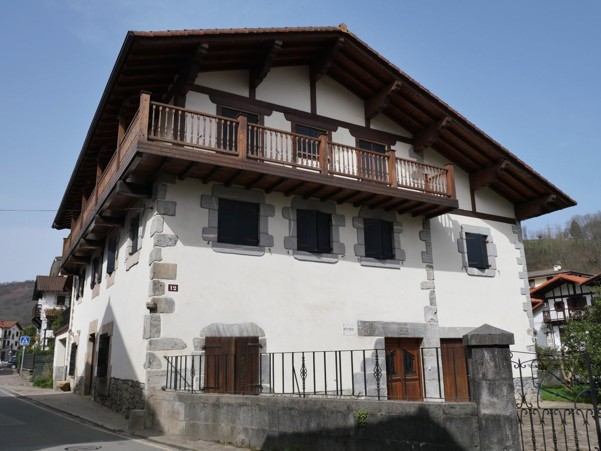 Etxea, Lesaka