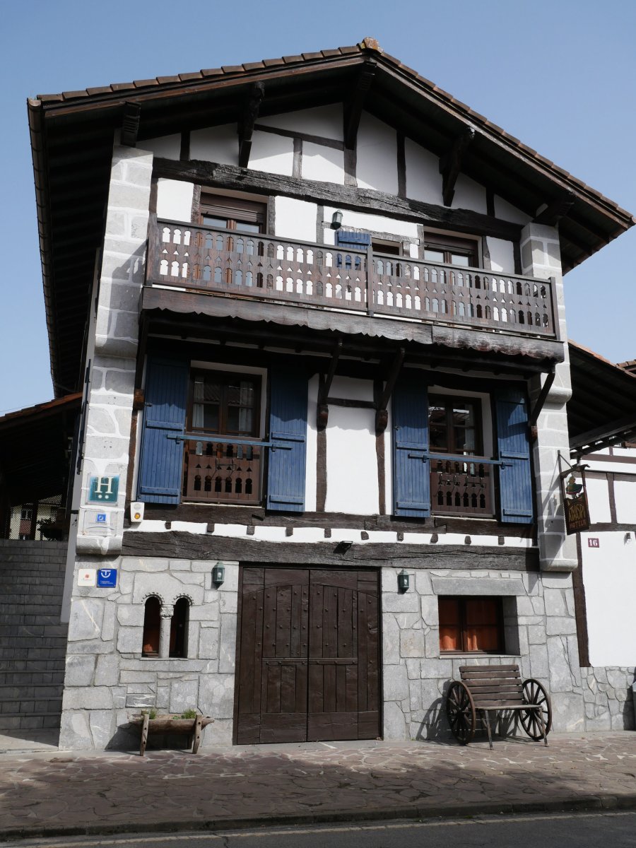 Atxaspi, Lesaka