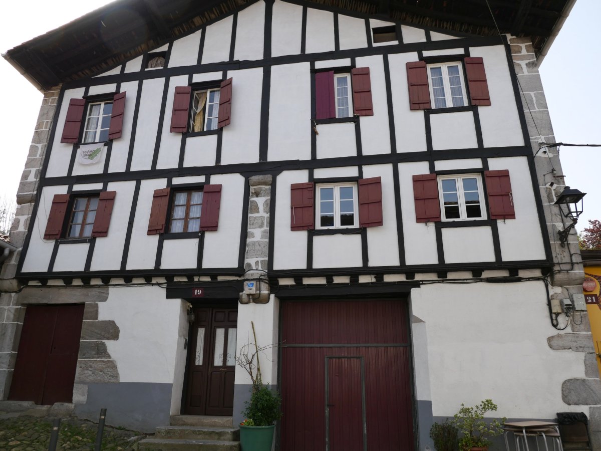 Etxea, Lesaka