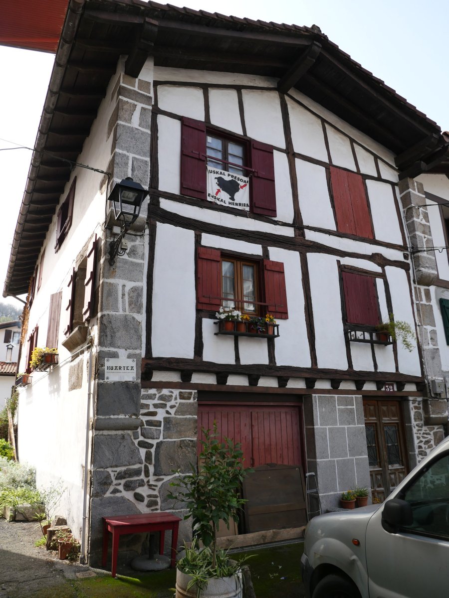 Etxea, Lesaka