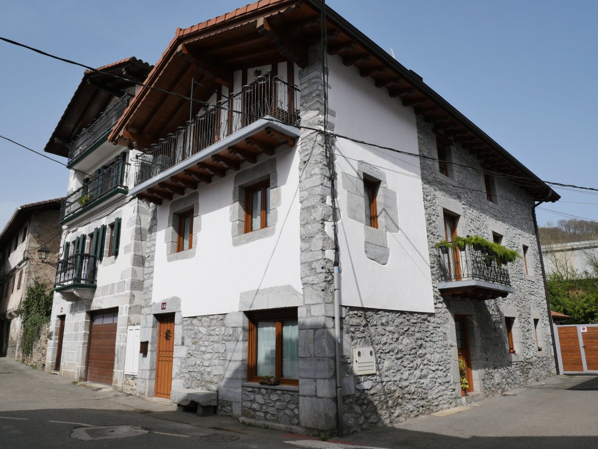 Etxea, Lesaka