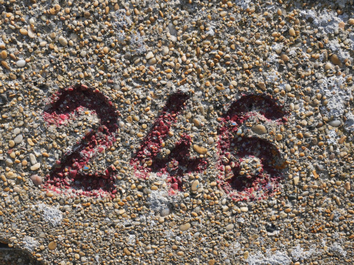 246 mugarria